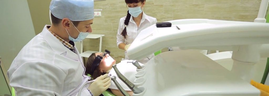 Лечение зубов в клинике "Ваш стоматолог"